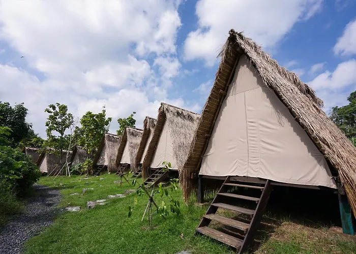 Sungai Huts